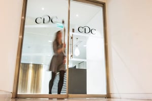 À la fin de 2019, CDC Group comptait des investissements dans 1 228 entreprises, dont 690 en Afrique et 377 en Asie du Sud. © www.cdcgroup.com