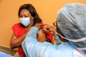Vaccination contre le Covid-19 à l’hôpital Central de Yaoundé, le 12 avril 2021. © MABOUP