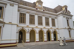 Siège de la mairie centrale, l’hôtel de ville de Dakar en juin 2021, après sa complète restauration. © Sylvain Cherkaoui pour JA