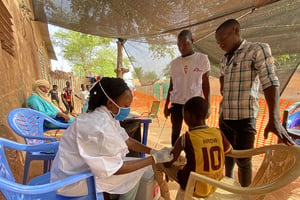 MSF a effectué une campagne de vaccination contre la rougeole, en collaboration avec le ministère de la Santé, à Niamey (Niger), entre mars et juin 2021. © Lamine Keita/MSF