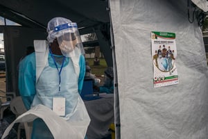 L’hô^pital malgache Joseph-Ravoahangy-Andrianavalona où les premières doses de vaccin Oxford/AstraZeneca étaient attendues en mai 2021. © RIJASOLO / AFP
