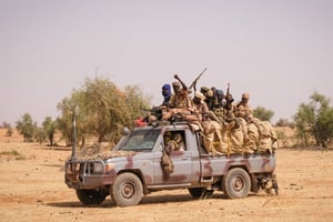 Soldats tchadiens lors d’une opération avec le G5-Sahel et les forces françaises de Barkhane, Tin-Akoff (Burkina Faso), avril 2021. © Fred Marie/Hans Lucas via AFP
