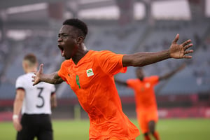 Youssouf Dao célèbre  le premier et seul but de la Côte d’Ivoire contre l’Allemagne (groupe D), le 28 juillet 2021, aux JO Tokyo 2020. © Koki Nagahama/Getty Images