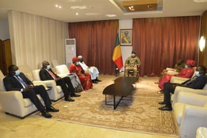 Jean-Bernard Padaré et la délégation tchadienne ont été reçus par Assimi Goïta à Bamako, le 3 août 2021 © DR
