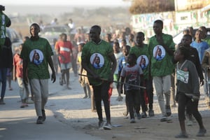 Des partisans du président zambien Edgar Lungu dans les rues de Lusaka, en Zambie, le 10 août 2021. © Tsvangirayi Mukwazhi/AP/SIPA