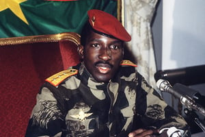 Le capitaine Thomas Sankara, président du Burkina Faso, le 7 février 1986 à Paris. © PASCAL GEORGE / AFP