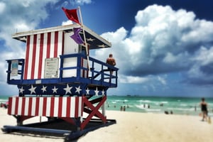 Vue de la plage de la station balnéaire de Miami Beach, en Floride, aux États-Unis. © www.pxfuel.com/Licence CC