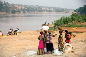 Le port de Tshikapa, sur la rivière Kasai, en RDC, le 28 juillet 2017 (illustration). © Junior D. KANNAH / AFP