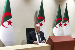 Le chef de la diplomatie algérienne Ramtane Lamamra lors d’une conférence de presse, le 24 août 2021, à Alger. © Abdelaziz Boumzar/Reuters