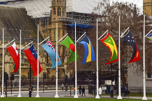 Les drapeaux du Commonwealth sur Parliament square à Londres © Vuk Valcic/SOPA/ZUMA/REA