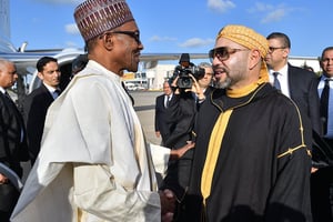 Le président nigérian Muhammadu Buhari et le roi du Maroc Mohammed VI, en 2018, à Rabat. © AZZOUZ BOUKALLOUCH/MAP
