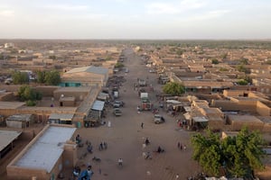 Située entre le Mali, le Niger et le Burkina Faso, Menaka est considérée comme un épicentre de la présence de l’État islamique dans la région du Sahel. © SOULEYMANE AG ANARA / AFP