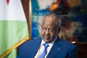 Le chef de l’État djiboutien au palais présidentiel, lors d’une interview accordée à Jeune Afrique en octobre 2020. © Vincent Fournier pour JA