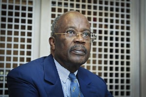 Casimir Oyé Mba, ancien Premier ministre du président Omar Bongo, à Paris, le 10 mai 2016. © Vincent Fournier/JA