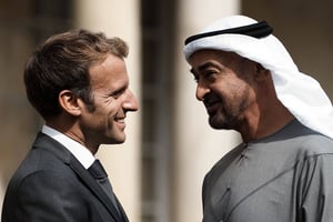 Le président français Emmanuel Macron, accueille le prince héritier et actuel président émirati Mohammed Ben Zayed au château de Fontainebleau, le 15 septembre 2021. © Thibault Camus/AP/SIPA