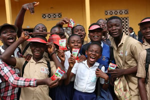 En Côte d’Ivoire, FrieslandCampina est connu pour sa marque de lait en poudre « Bonnet rouge ». © www.frieslandcampina.com