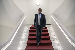 Abiy Ahmed, le Premier ministre éthiopien. FILE – Ethiopian Prime Minister Abiy Ahmed at his office in the country’s capital, Addis Ababa, Nov. 11, 2019. Ahmed plunged Ethiopia into a war in the Tigray region that spawned atrocities and famine. On Monday, his country goes to the polls. 
© FINBARR O’REILLY/The New York Times-REDUX-REA