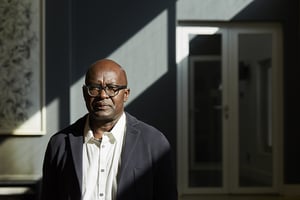 Achille Mbembe à Johannesburg, en août 2020. © Marc Schoul pour JA