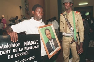 Funérailles de Melchior Ndadaye, le 6 décembre 1993, à Bujumbura © ALEXANDER JOE/AFP