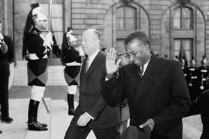 Sylvanus Olympio en mars 1962 à l’Élysée, avec Jacques Foccart, alors secrétaire général de l’Élysée aux affaires africaines. © Sipa