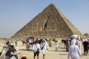 En 2020, le continent a accueilli 46 % de touristes de moins qu’en 2019. Ici, grande pyramide de Gizeh, en Égypte. © Ahmed Gomaa/XINHUA-REA