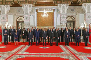 Le nouveau gouvernement marocain, reçu au Palais royal de Fès par le roi Mohammed VI, le 7 octobre 2021. © AFP