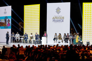 Le président Emmanuel Macron assiste à la séance plénière du Sommet Afrique-France réunissant quelque 3000 entrepreneurs, artistes ou personnalités sportives du continent africain à Montpellier, le 8 octobre 2021. © LUDOVIC MARIN/AFP