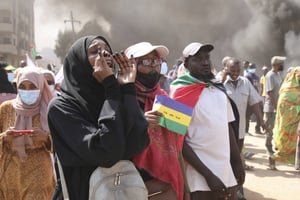 Des manifestants réclament le remise du pouvoir en civil, le 21 octobre 2021 à Khartoum. © Marwan Ali/AP/SIPA