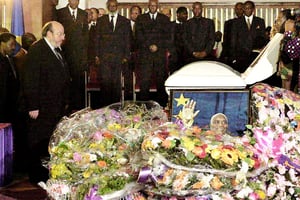 Louis Michel, alors ministre belge des Affaires étrangères, est le seul représentant d’un État occidental à assister aux obsèques de Laurent-Désiré Kabila, le 23 janvier 2001. © OLIVIER HOSLET/AFP