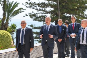 Le chef de la politique étrangère de l’Union européenne, Josep Borrell, et le président tunisien Kaïs Saïed à Tunis, le 10 septembre 2021. © TUNISIAN PRESIDENCY/Anadolu Agency via AFP