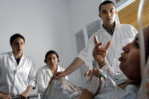 Étudiants en première année de médecine à l’hôpital de La Rabta, près de Tunis. © Andrew Testa/Panos-Rea