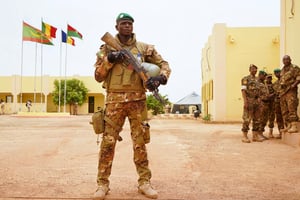 Entrée d’un poste de commandement du G5 Sahel à Sévaré, au Mali. © SEBASTIEN RIEUSSEC / AFP