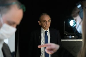 Eric Zemmour, lors d’un débat télévisé avec le ministre de l’Economie Bruno Le Maire, le 9 décembre. © ISA HARSIN/SIPA