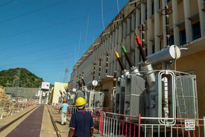 Un poste de transformation électrique du Barrage de Lagdo, au Cameroun. © Maboup pour JA