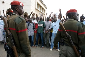 Des manifestants anti-homosexualité à Dakar, le 15 février 2008. © REUTERS/Normand Blouin