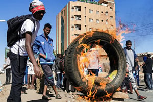 Manifestants pro-démocratie dans la ville d’Omdurman, le 4 janvier 2022. © Photo AFP