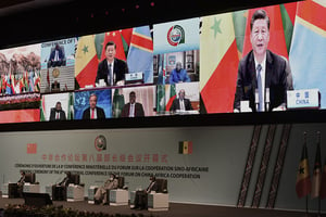 Discours du président chinois, Xi Jinping, retransmis par vidéo lors du Forum sur la coopération sino-africaine (Focac), à Dakar, le 29 novembre 2021. © Seyllou/AFP