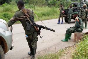 Rebelles des ADF, ici près du village de Mukoko (Nord-Kivu), en décembre 2018. Armed Forces of the Democratic Republic of the Congo (FARDC) soldiers rest next to a road after Islamist rebel group called the Allied Democratic Forces (ADF) attacked area around Mukoko village, North Kivu province of Democratic Republic of Congo, December 11, 2018
© REUTERS/Goran Tomasevic