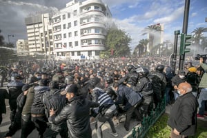 Des heurts et des arrestations ont marqué la manifestation contre la politique de Kaïs Saïed, le 14 janvier 2022, à Tunis. © YASSINE GAIDI/AFP