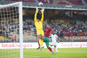 Salim Ben Boina des Comores, lors du match Maroc-Comores de la Coupe d’Afrique des nations, au stade Ahmadou Ahidjo, le 14 janvier 2022. © ULRIK PEDERSEN/AFP