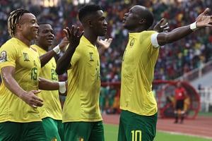 Vincent Aboubakar célèbre le premier but de son équipe lors du match contre le Cap Vert, au stade d’Olembé, à Yaoundé, le 17 janvier 2022 © KENZO TRIBOUILLARD/AFP