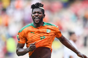 Le milieu de terrain ivoirien Ibrahim Sangaré célèbre le deuxième but de son équipe lors du match du Groupe E de la CAN contre l’Algérie au stade de Japoma, à Douala, le 20 janvier 2022. © CHARLY TRIBALLEAU / AFP)