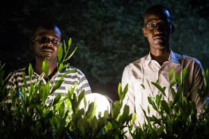 Recrutés par la société de sécurité privée Black Shield pour travailler comme agents de sécurité, Mortada Baher Mohammed Ahmed (à g), 34 ans, et Ibrahim Nameer, 38 ans, ont été envoyés combattre en Libye. © Quentin MULLER