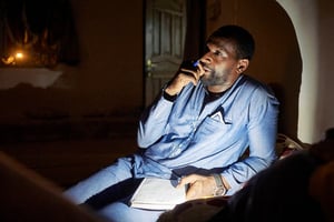 Olivier Dubois lors d’un reportage à Nioro, au Mali, le 14 septembre 2020. © MICHELE CATTANI/AFP