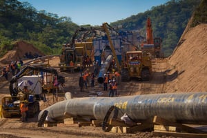 Construction d’un pipeline en Afrique. © Eacop
