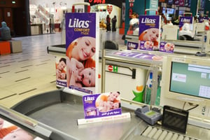 Publicité pour Lilas SAH dans un supermarché Géant. © Iki Com