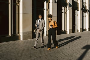 Un sondage montre que près de 40 % des membres de la diaspora en France sont prêts à retourner immédiatement en Afrique. © Maskot/GettyImages