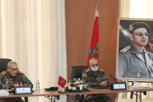 Le général de corps d’armée Belkhir El Farouk (à g.) et le général de division Mohammed Miqdad. © DR