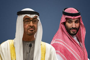 Le prince d’Abou Dhabi Mohammed Ben Zayed (MBZ) et le prince héritier d’Arabie Saoudite Mohammed Ben Salman (MBS). © MONTAGE JA : Adem ALTAN/AFP ; Action Press/Shutterstock/SIPA