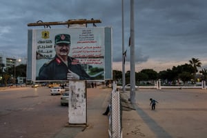 Une affiche à la gloire de Khalifa Haftar, l’homme fort de l’Est, à Benghazi, le 19 janvier 2020. © IVOR PRICKETT/The New York Times-REDUX-REA